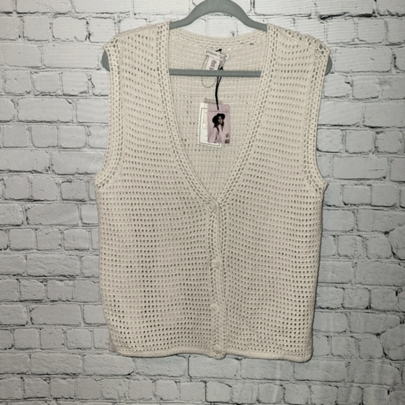 NWT Sincerely Jules Size M Cream Knit Sleeveless Cardigan - Picture 1 of 8